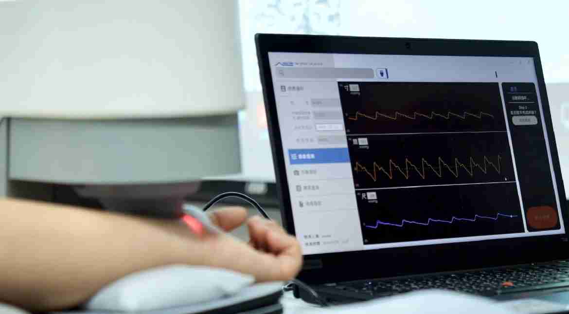 888.BY集团电子游戏耘康以高解析与拟真的显示技术，，，将其应用于中医检测，，，提供“中医数位化检测方案”，，，使传统中医检测结果数据化与可视化