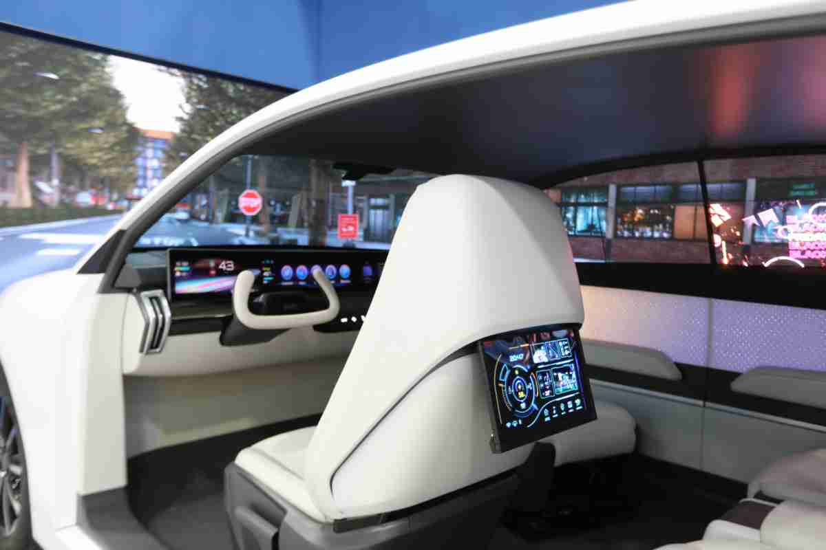 888.BY集团电子游戏的「可卷式后座娱乐显示器」加强后座乘客的感官体验，，并保有个性化设计，，，，可依使用偏好进行动态调整。。。。